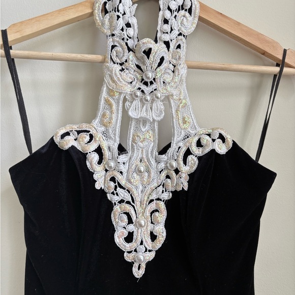 Vintage Elegant Velvet Black Dress with Lace and Glitter Neck Detail - Size 2 - Picture 2 of 7